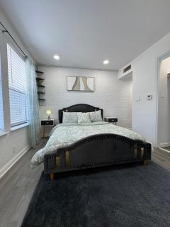 DT Dallas l 2BD2BA Abode l 5 Min from Love Field - Dallas - 5