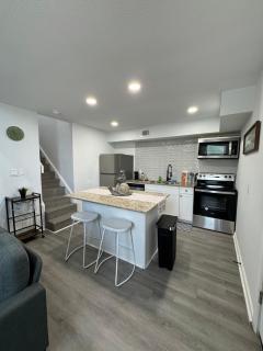 DT Dallas l 2BD2BA Abode l 5 Min from Love Field - Dallas - 3
