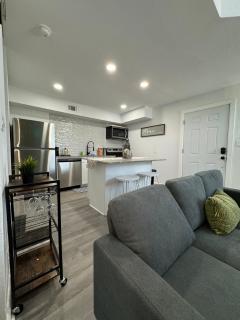 DT Dallas l 2BD2BA Abode l 5 Min from Love Field - Dallas - 4