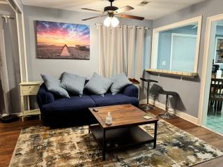 2 CoZY HOME WITH HUGE PATIO - 6