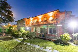 Casa Fra Gli Ulivi Apartments with Shared Pool - Ameglia - 1