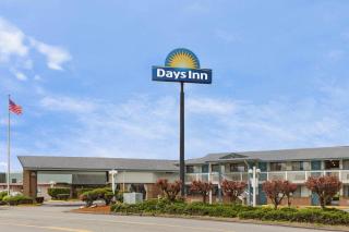 Days Inn by Wyndham Auburn - Auburn - 0