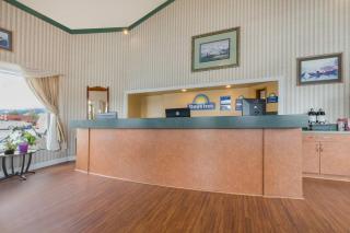 Days Inn by Wyndham Auburn - Auburn - 8