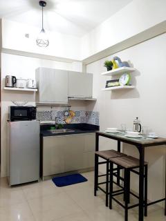 Zeke Suite At Beacon Tower Amorsolo unit 2330 - Manila - 0