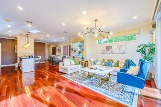 StayAU Pakenham Townhouse with Lakeview - 3