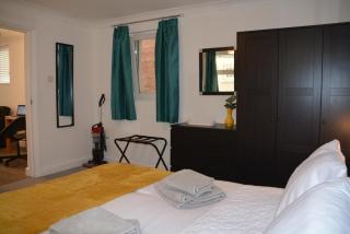 Stunning 1 Bedroom Apartment in Central Cheltenham - 9