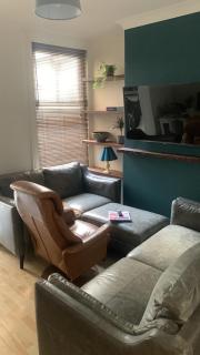 NEW!! Whole House with Mod Cons, Close to transport links - 9