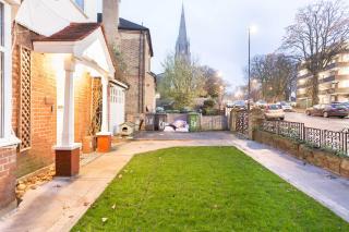 Stylish 5 Bed Home in Forest Hill Perfect for Business & Contractors Sleeps 16 - Forest Hill - 3