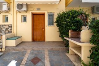 Blue Pearl-Beachfront Maisonette - 9