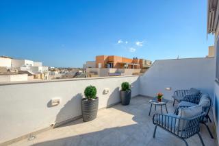 St Venera Penthouse 2 Balconies Big Screen TV - 4