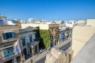 St Venera Penthouse 2 Balconies Big Screen TV - 5