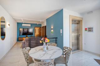 St Venera Penthouse 2 Balconies Big Screen TV - Santa Venera - 8