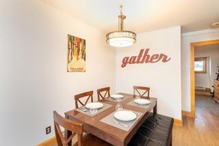 Ski In Out Lift 7! Deck, Hot Tub, Garage Parking condo - 4