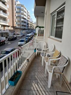 Spacious 3 Bedroom Apt Near the Sea - 9