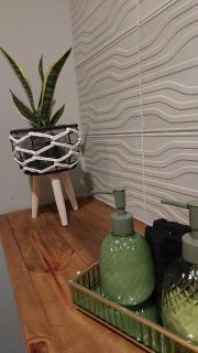 Beach Pebble - 200m walk to beach kite surfer paradise, work friendly, pet friendly - must request - 1