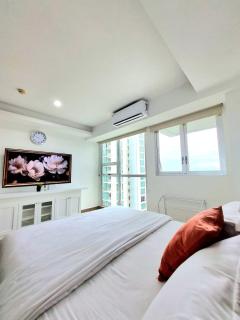 Studio apt 65inch TV in Kemang Mall - Jakarta - 5