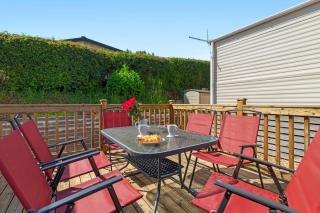 Hillside Splash Retreat -No Commercial Sign written Vehicles,Fishing Nearby & Communal Swimming Pool ,Pool open April to September - 6