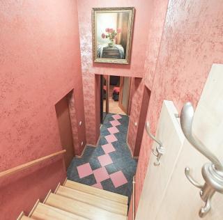 City heart, from 9,9 host, split level, free parking and bag storage - 1
