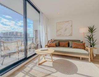 The Loft City Views, Tram & Gardens at Door - 3