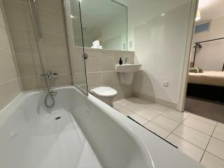 3 Bed Apartment Near Oxford Rd - 1