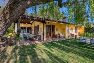 Beautiful villa with private garden and pool - 1