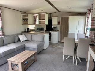 10 Borwick Lakes - En suite - King size bed - Warton - 7