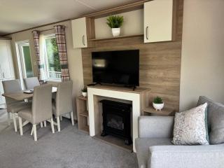 10 Borwick Lakes, Carnforth - En suite - King size bed - 4