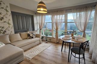 White Hill's Nest - 2