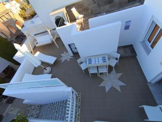 Chariot Apartments Santorini - 2