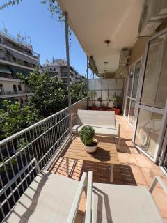 Stylish & Central Apartment with Balcony - 9
