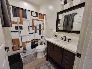 Newly built 2 bedroom home by Beverlywood great area WiFi TV Free Parking 5 min to Rodeo Drive - 2