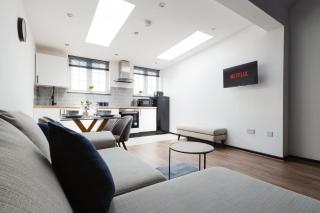 Two Bedroom Executive Pad by Traboule Properties Ltd - Warrington - 9