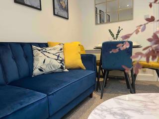 Cosy Town Centre Flat with Parking - Long Stays Accepted - Strood - 8