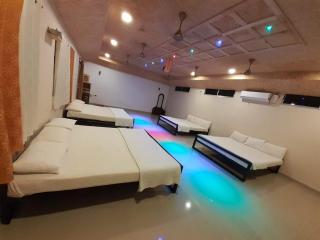 Royal Cottage & Party Hall - 8