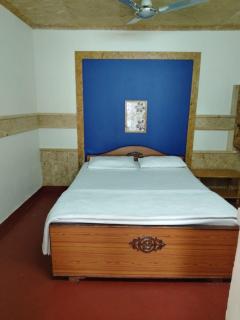 Royal Cottage & Party Hall - 6