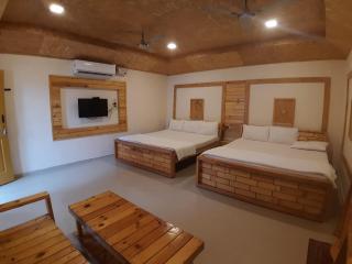 Royal Cottage & Party Hall - 4