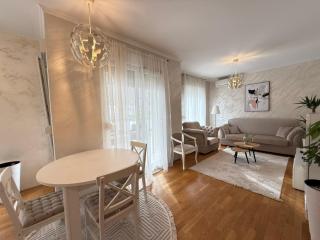 SunnyWeek Luxury Apartment - 8