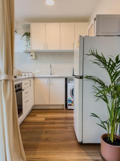 Cozy on Herdsman | 10 Mins to City & Beach - 5