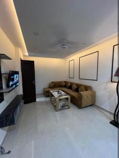 1 bed couple friendly penthouse 502 - 4
