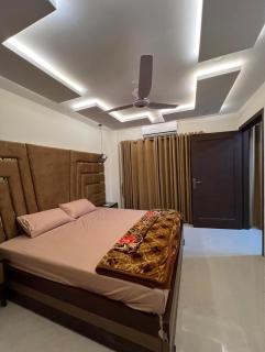 1 bed couple friendly penthouse 502 - Lahore - 3