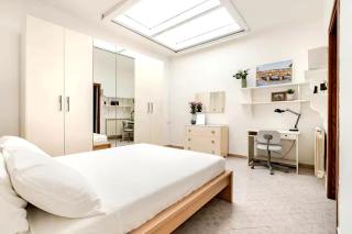 Heart of Florence Apartment - 9