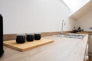 Stanway Apartments- Free Parking & Close To Tram Stop - 1