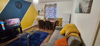 OG Stays III- 6bedroom house- sleeps 9persons, Near Nissan & Stadium of Light, free parking - Pallion - 9