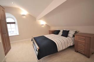 Cosy 2 Bedroom Apartment - 4