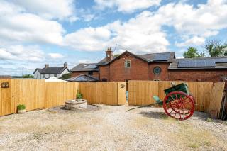 The Hurst Coach House - Stafford - 3
