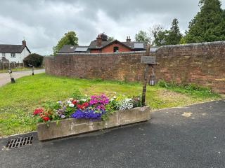 The Hurst Coach House - 8