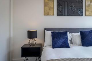 Urban & Stylish 1 BR Apt, Sleeps 4, Wifi - 7