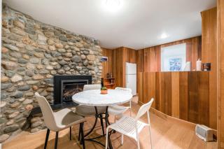 Picturesque room surrounded by flowers with share spaces - 0