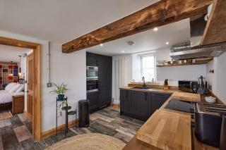 Spacious One Bedroom Coach House in Cley Norfolk - 1
