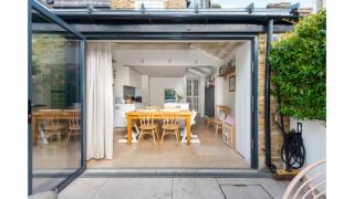 3-Bedroom Home in Richmond - Ideal Family Living - Kew Gardens - 1